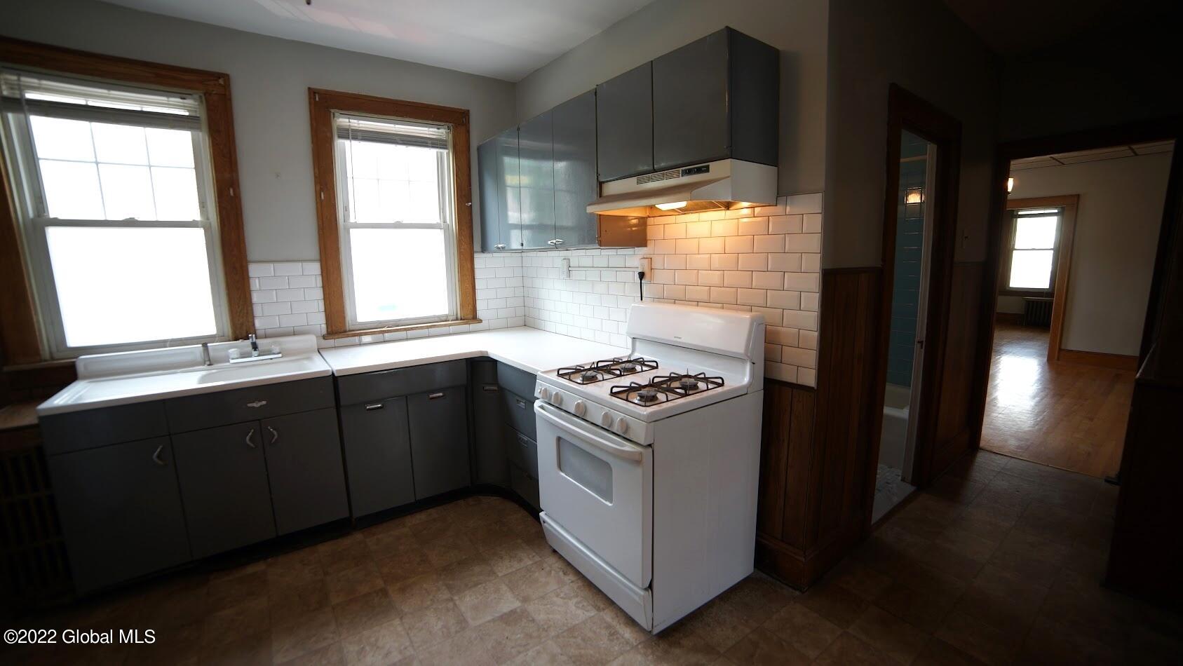30 Sycamore Street, Unit 2 Albany, NY 12208 - Photo 4 of 19 DSC06760