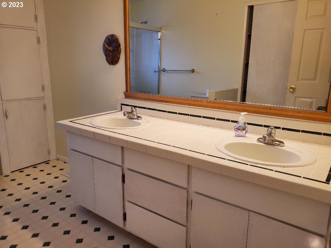 78264 Walters Road Maupin, OR 97037 - Photo 13 of 30 Gallery Image 13