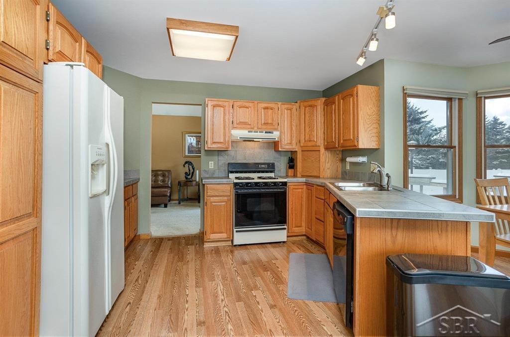 6658 McCarty Road Saginaw, MI 48603 - Photo 8 of 29 50164675-a1877848-04ca-4703-94ed-68da2145fede.JPG
