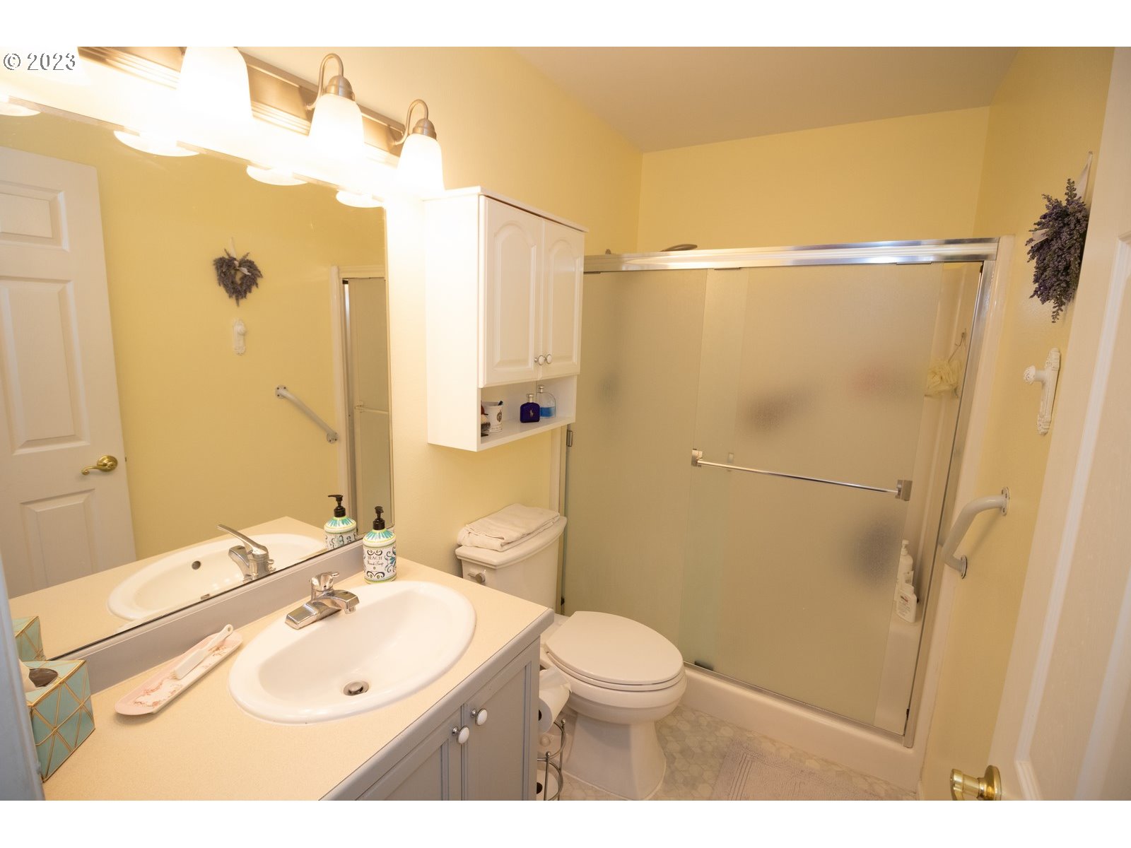 18 Mariners Lane Florence, OR 97439 - Photo 18 of 28 a bathroom with a sink mirror toilet and shower