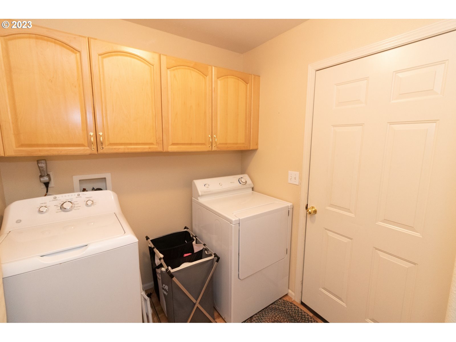 18 Mariners Lane Florence, OR 97439 - Photo 23 of 28 a utility room with dryer and washer