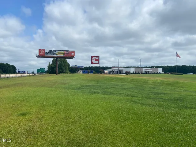 a view of a tennis court