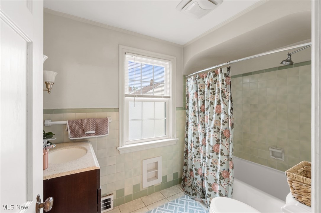 3791 Hillbrook Road Cleveland, OH 44118 - Photo 13 of 29 Gallery Image 13