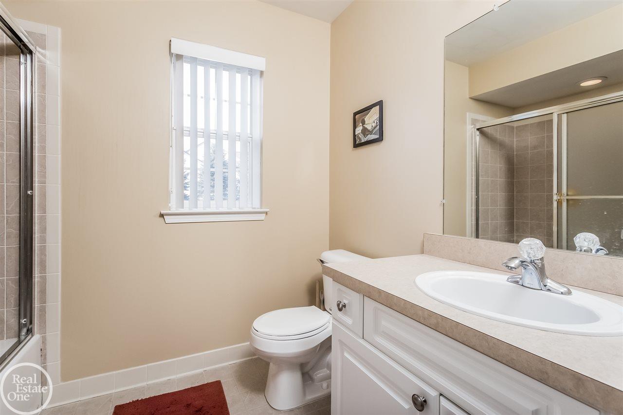 3635 Tremonte Circle Rochester, MI 48306 - Photo 22 of 38 31281583-21.JPG
