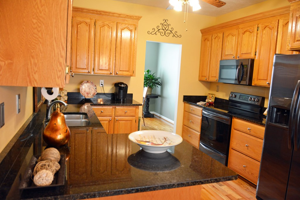 581 Davis Bridge Road Williston, SC 29853 - Photo 4 of 21