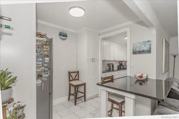 $380,000 | 250 Central Avenue, Unit C111, Lawrence, NY 11559