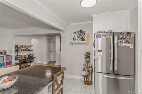 $380,000 | 250 Central Avenue, Unit C111, Lawrence, NY 11559