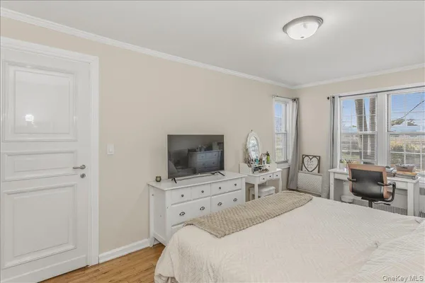 $380,000 | 250 Central Avenue, Unit C111, Lawrence, NY 11559