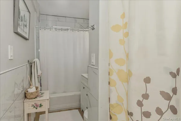 $380,000 | 250 Central Avenue, Unit C111, Lawrence, NY 11559