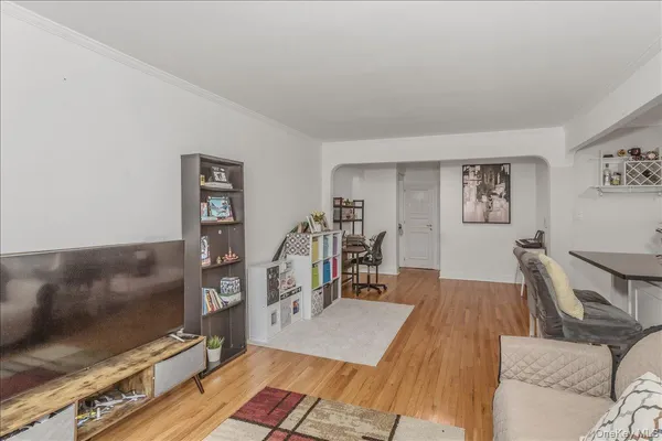 $380,000 | 250 Central Avenue, Unit C111, Lawrence, NY 11559