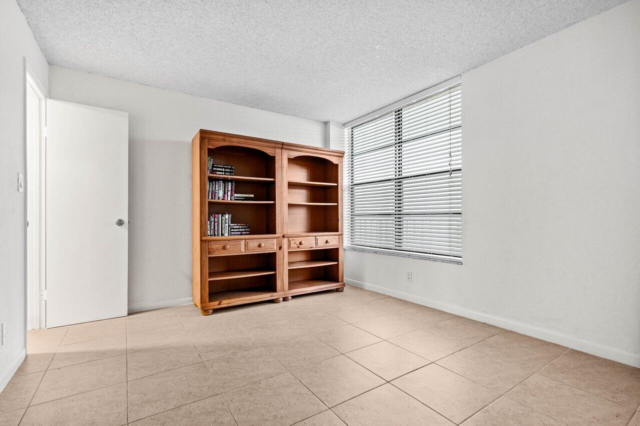 12 Royal Palm Way, Unit 405 Boca Raton, FL 33432 - Photo 20 of 29 017-12RoyalPalmWay-405-BocaRaton-FL-3343