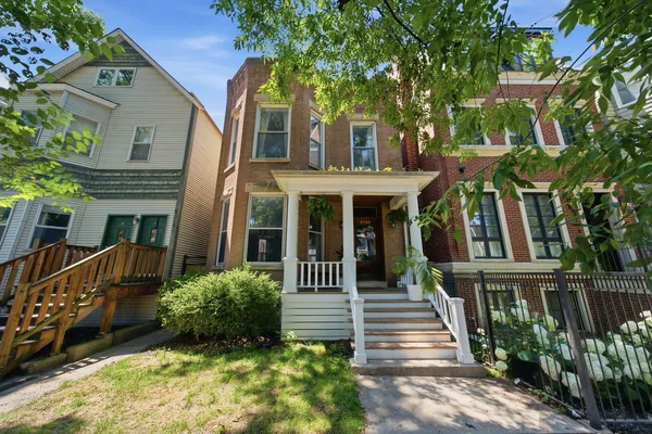 $3,900 | 3742 North Janssen Avenue, Unit 2, Chicago, IL 60613