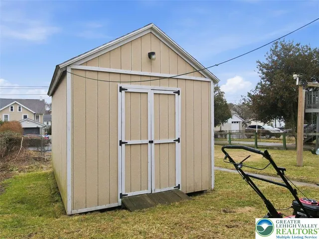 $201,600 | 105 South 2nd Street, Coplay, PA 18037