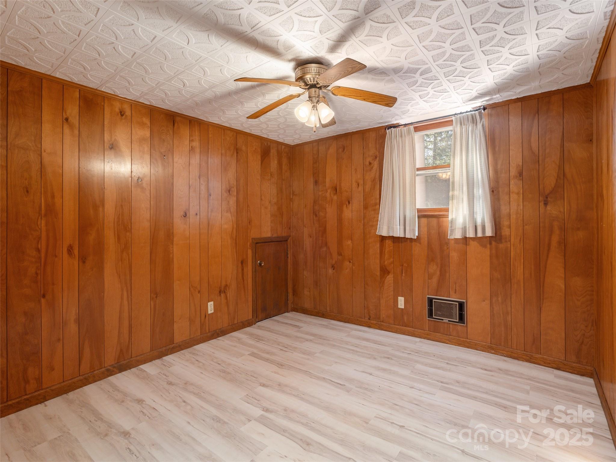 2640 Haywood Road Hendersonville, NC 28791 - Photo 30 of 41 an empty room with a ceiling fan and window
