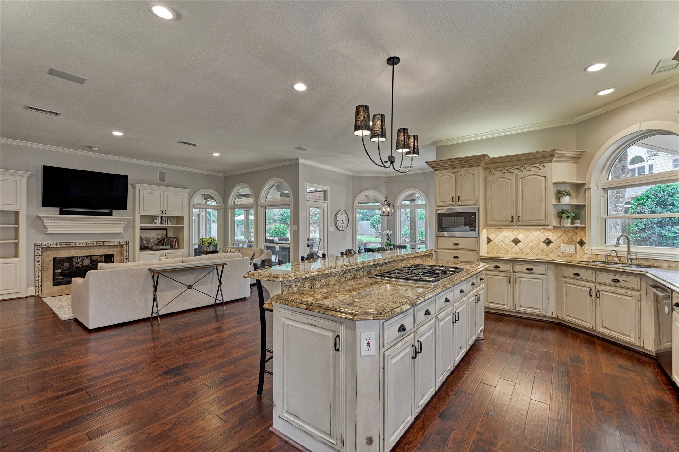 18 Treevine Court The Woodlands, TX 77381 - Photo 19 of 50 Beautiful sightlines from the kitchen to the surrounding living areas and the breathtaking backyard setting.