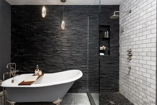 $1,395,000 | 21 Creekview Court, East Aurora, NY 14052