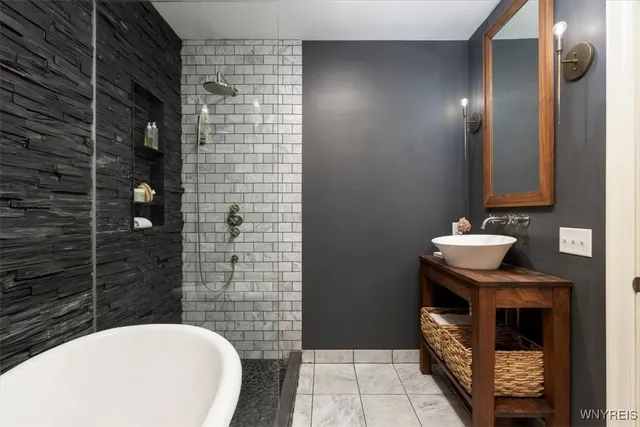 $1,395,000 | 21 Creekview Court, East Aurora, NY 14052