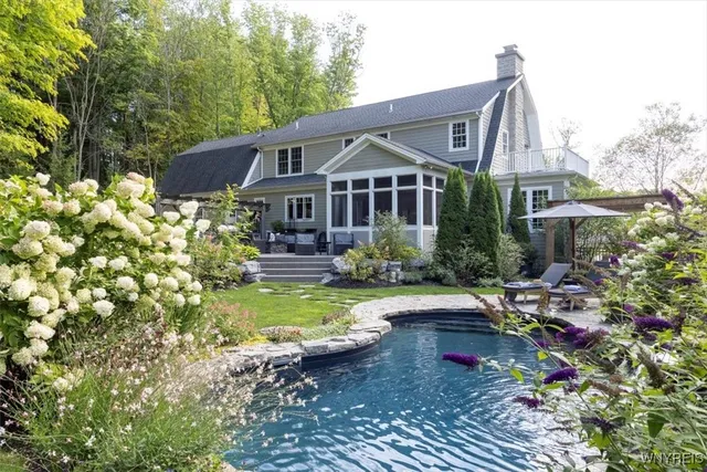 $1,395,000 | 21 Creekview Court, East Aurora, NY 14052