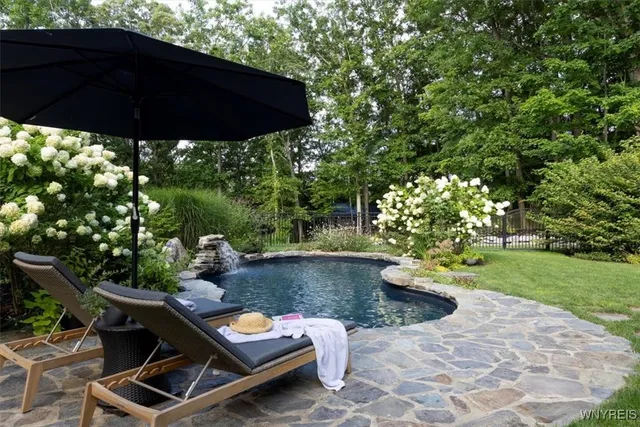 $1,395,000 | 21 Creekview Court, East Aurora, NY 14052