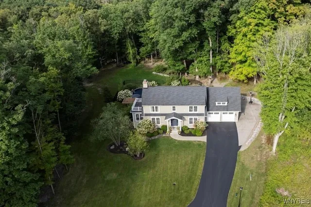 $1,395,000 | 21 Creekview Court, East Aurora, NY 14052
