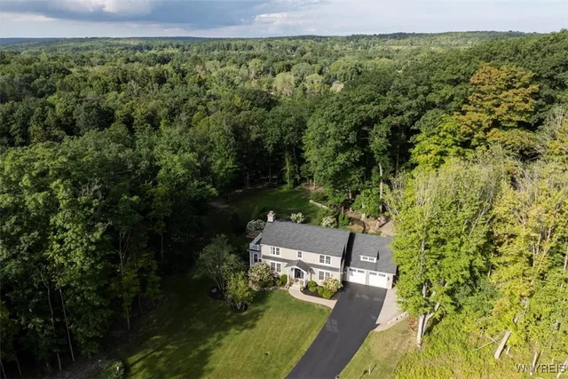 $1,395,000 | 21 Creekview Court, East Aurora, NY 14052