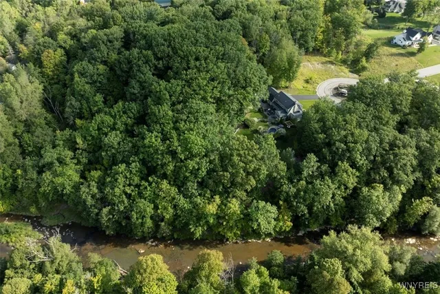 $1,395,000 | 21 Creekview Court, East Aurora, NY 14052