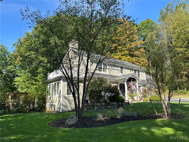 $1,395,000 | 21 Creekview Court, East Aurora, NY 14052