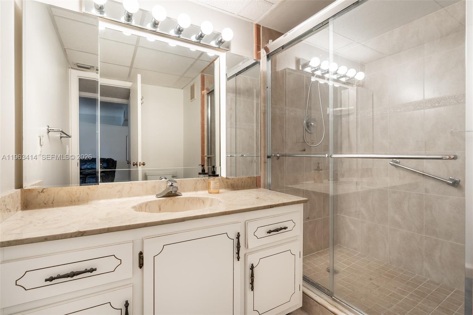 16475 Golf Club Road, Unit 307 Weston, FL 33326 - Photo 18 of 34 2nd Full Bathroom