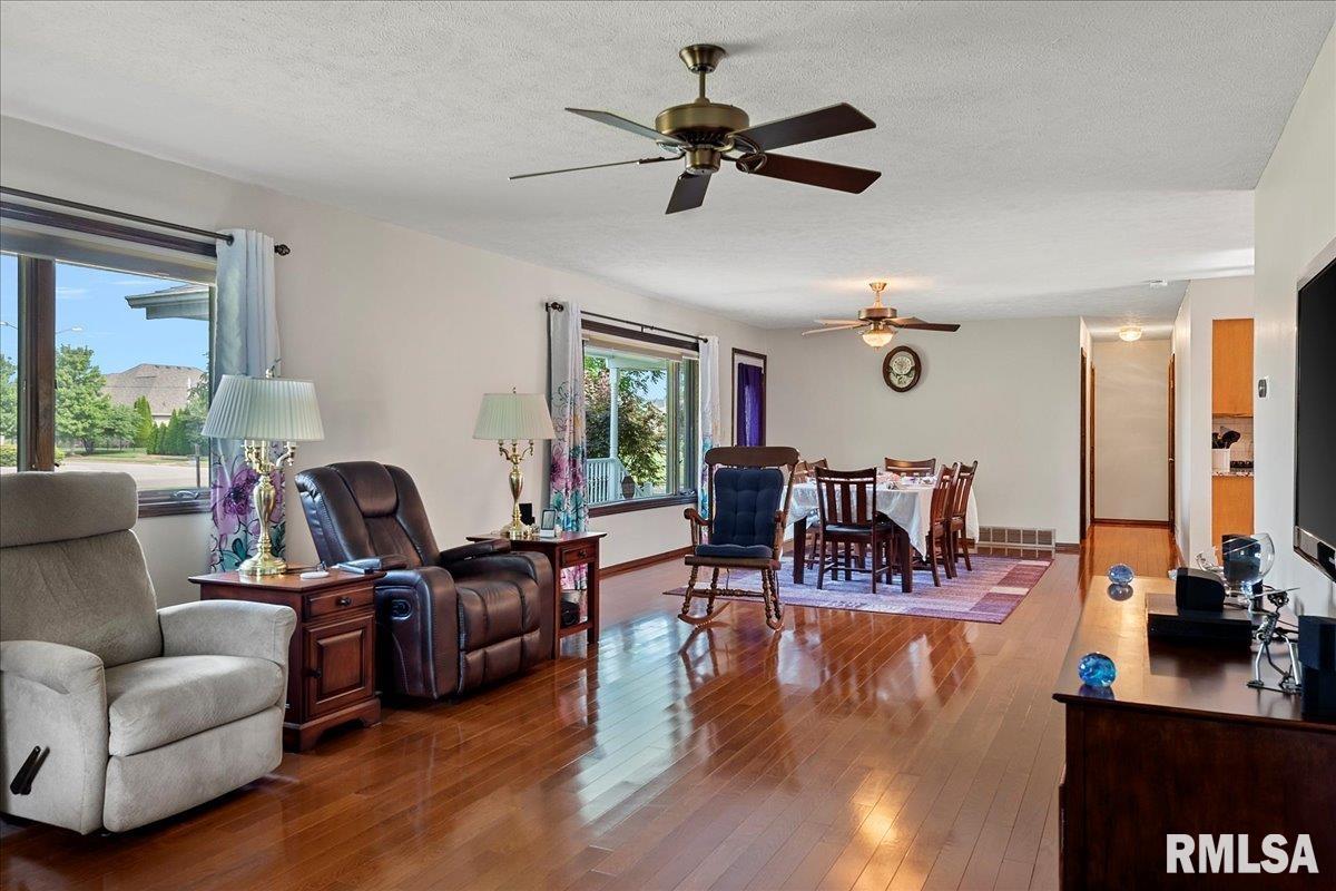 5356 Cockrell Lane Springfield, IL 62711 - Photo 8 of 52