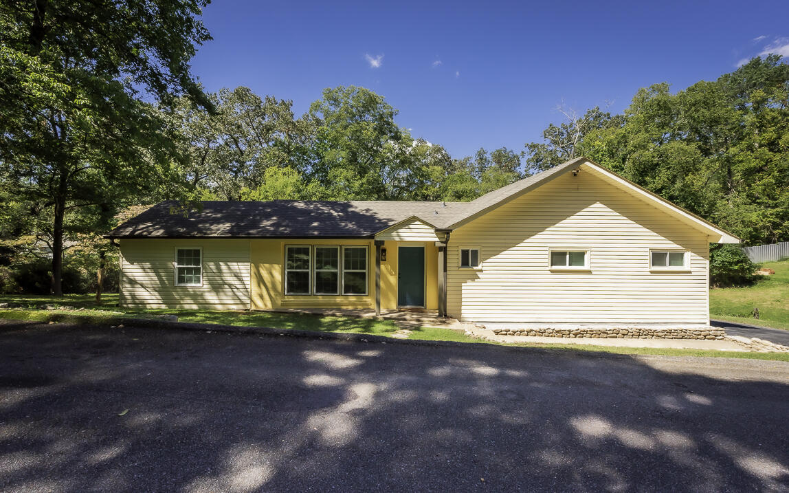 305 Booth Road Chattanooga, TN 37411 - Photo 1 of 24 DSC_3872