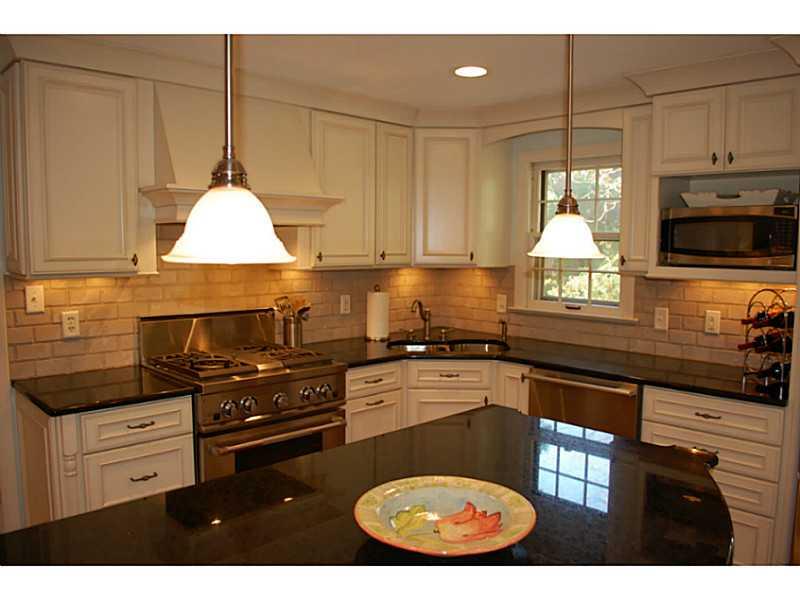 172 Topsfield Road Upper St. Clair, PA 15241 - Photo 7 of 25 Kitchen.