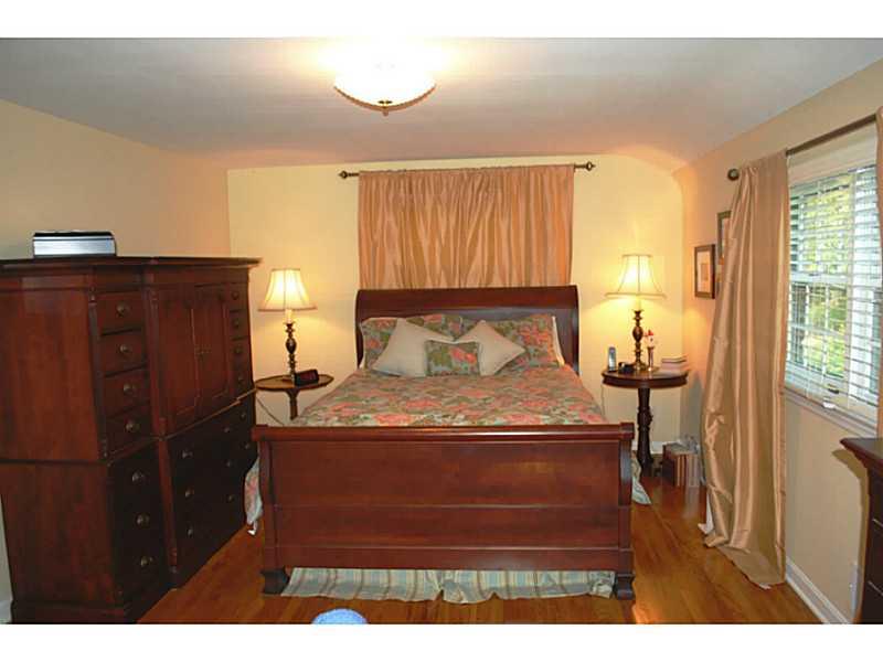 172 Topsfield Road Upper St. Clair, PA 15241 - Photo 8 of 25 Master Bedroom.