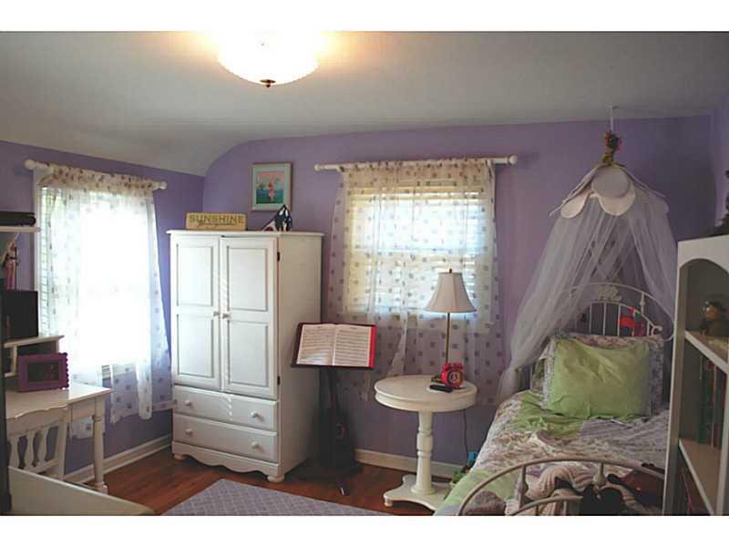 172 Topsfield Road Upper St. Clair, PA 15241 - Photo 9 of 25 Bedroom.
