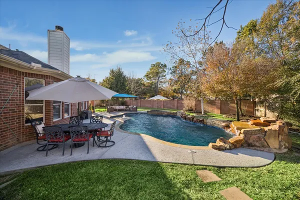 a view of a house with backyard and patio