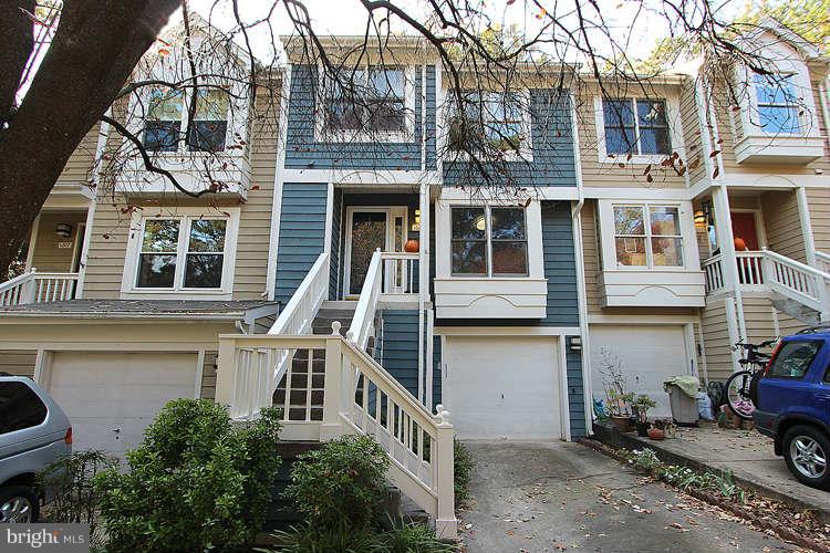 1605 Oak Spring Way Reston, VA 20190 - Photo 1 of 30 Exterior (Front)