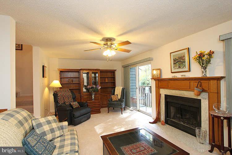 1605 Oak Spring Way Reston, VA 20190 - Photo 13 of 30 Living Room