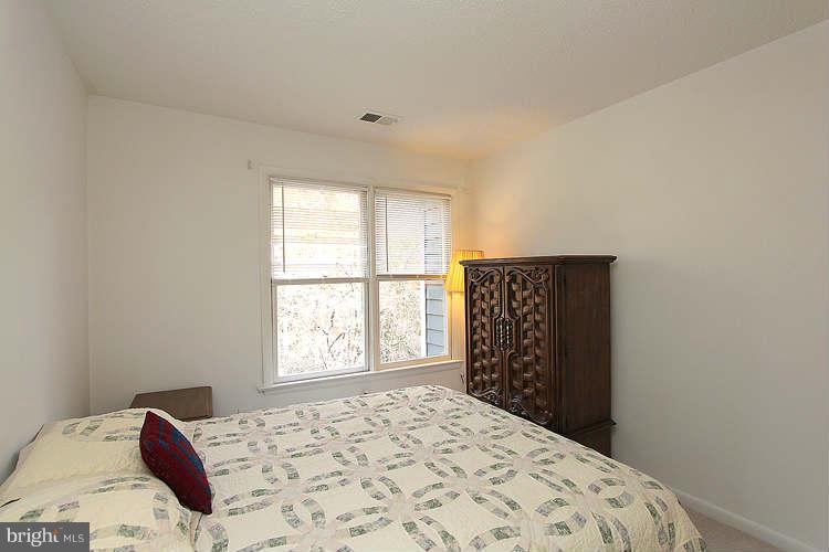 1605 Oak Spring Way Reston, VA 20190 - Photo 15 of 30 Bedroom