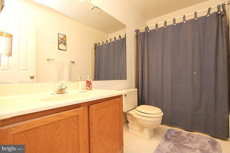 1605 Oak Spring Way Reston, VA 20190 - Photo 20 of 30 Bath