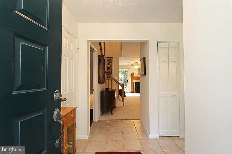1605 Oak Spring Way Reston, VA 20190 - Photo 3 of 30 Interior (General)