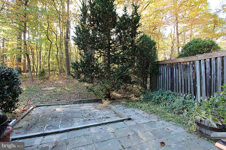 1605 Oak Spring Way Reston, VA 20190 - Photo 30 of 30 Exterior (Rear)