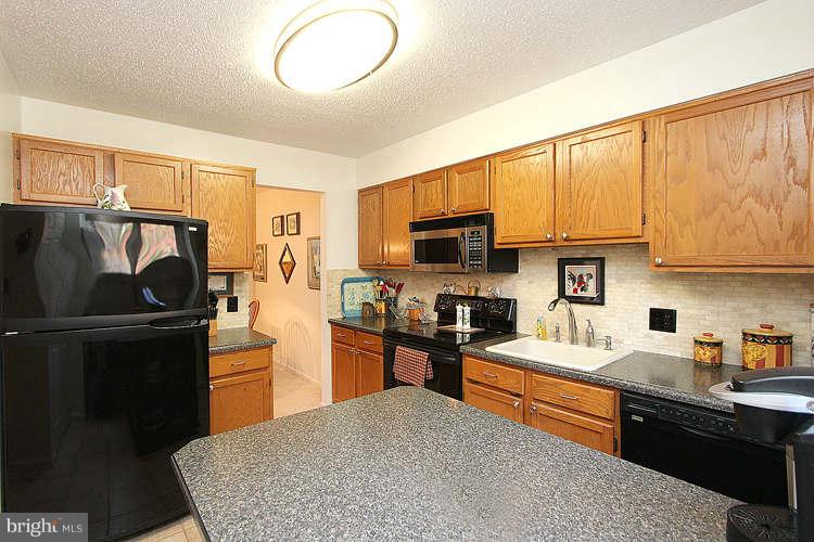 1605 Oak Spring Way Reston, VA 20190 - Photo 7 of 30 Kitchen