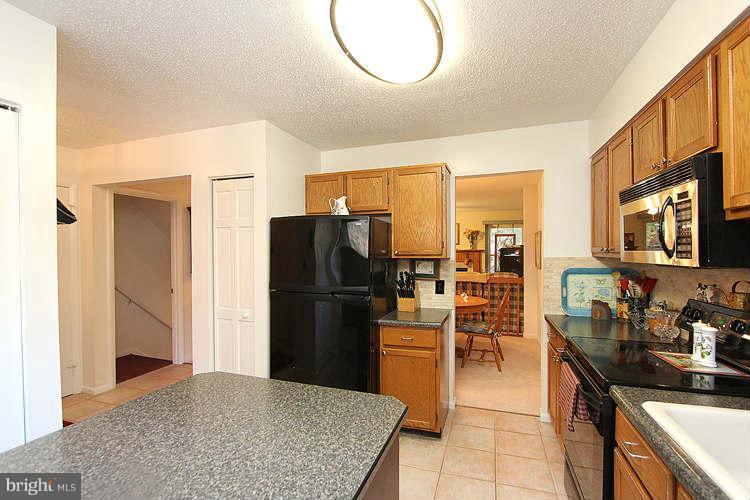 1605 Oak Spring Way Reston, VA 20190 - Photo 8 of 30 Kitchen