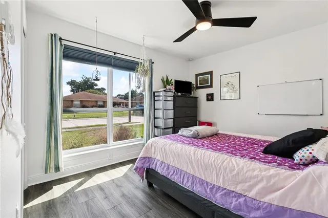 $2,400 | 1929 Green Oaks Drive, Gretna, LA 70056