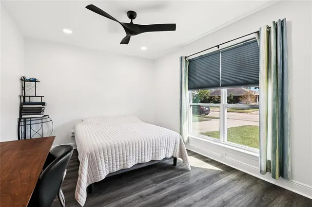 $2,400 | 1929 Green Oaks Drive, Gretna, LA 70056