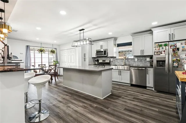 $2,400 | 1929 Green Oaks Drive, Gretna, LA 70056