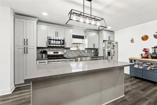 $2,400 | 1929 Green Oaks Drive, Gretna, LA 70056