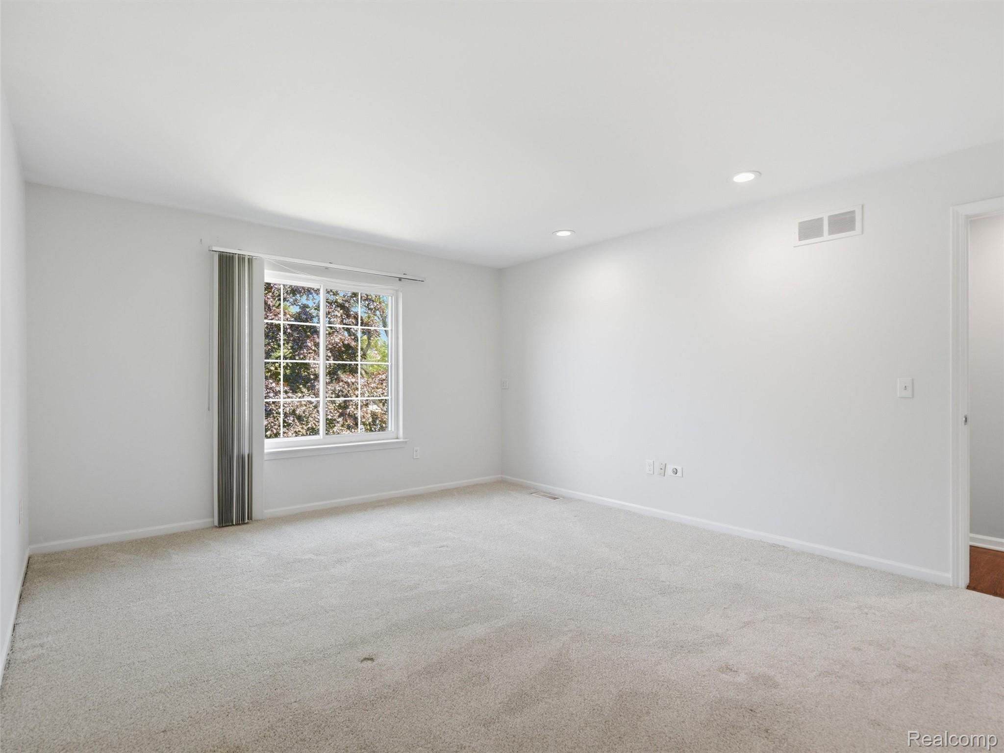 29636 Middlebelt Road, Unit 2602 Farmington, MI 48334 - Photo 21 of 34 Spacious room featuring light-toned carpeting, white painted walls, and recessed lighting