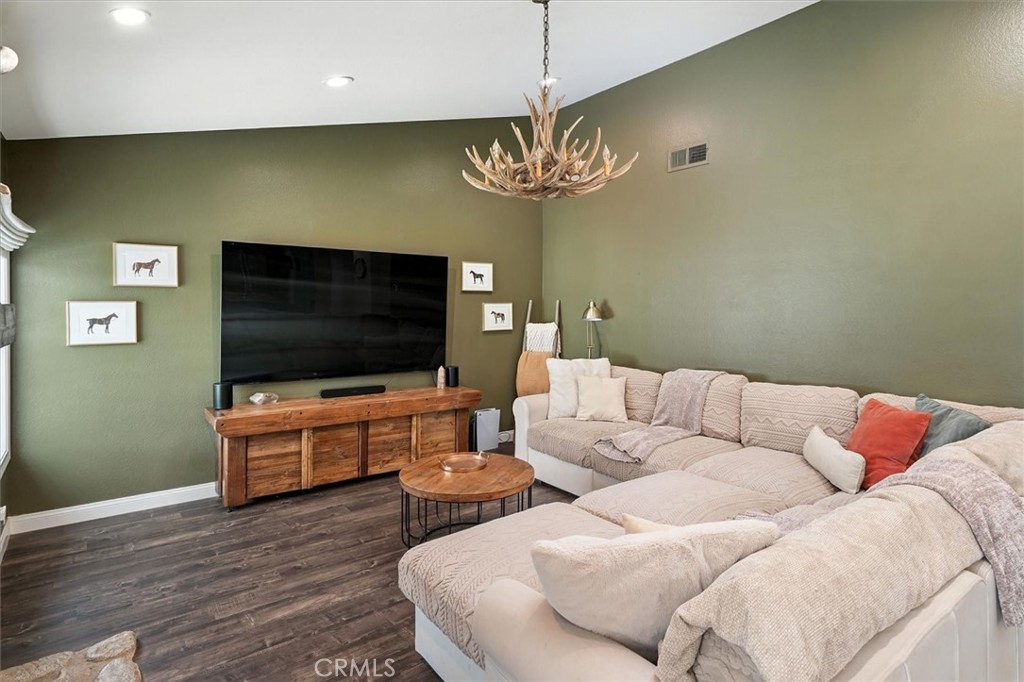 33314 Pewter Road Agua Dulce, CA 91390 - Photo 19 of 66 Family Room