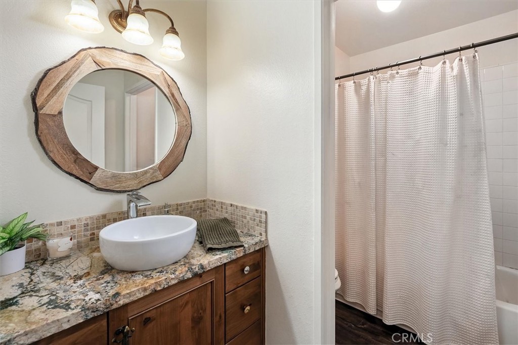 33314 Pewter Road Agua Dulce, CA 91390 - Photo 33 of 66 Hall Bathroom
