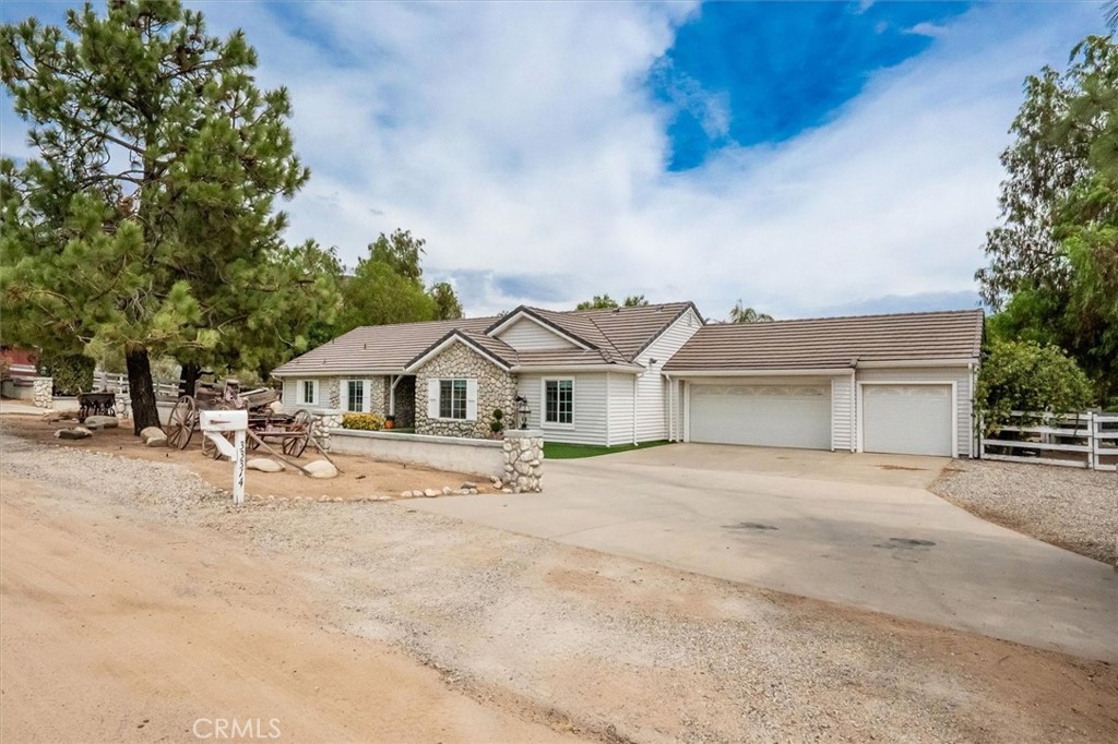 33314 Pewter Road Agua Dulce, CA 91390 - Photo 4 of 66 3 Car Attached Garage (with its own AC!)
